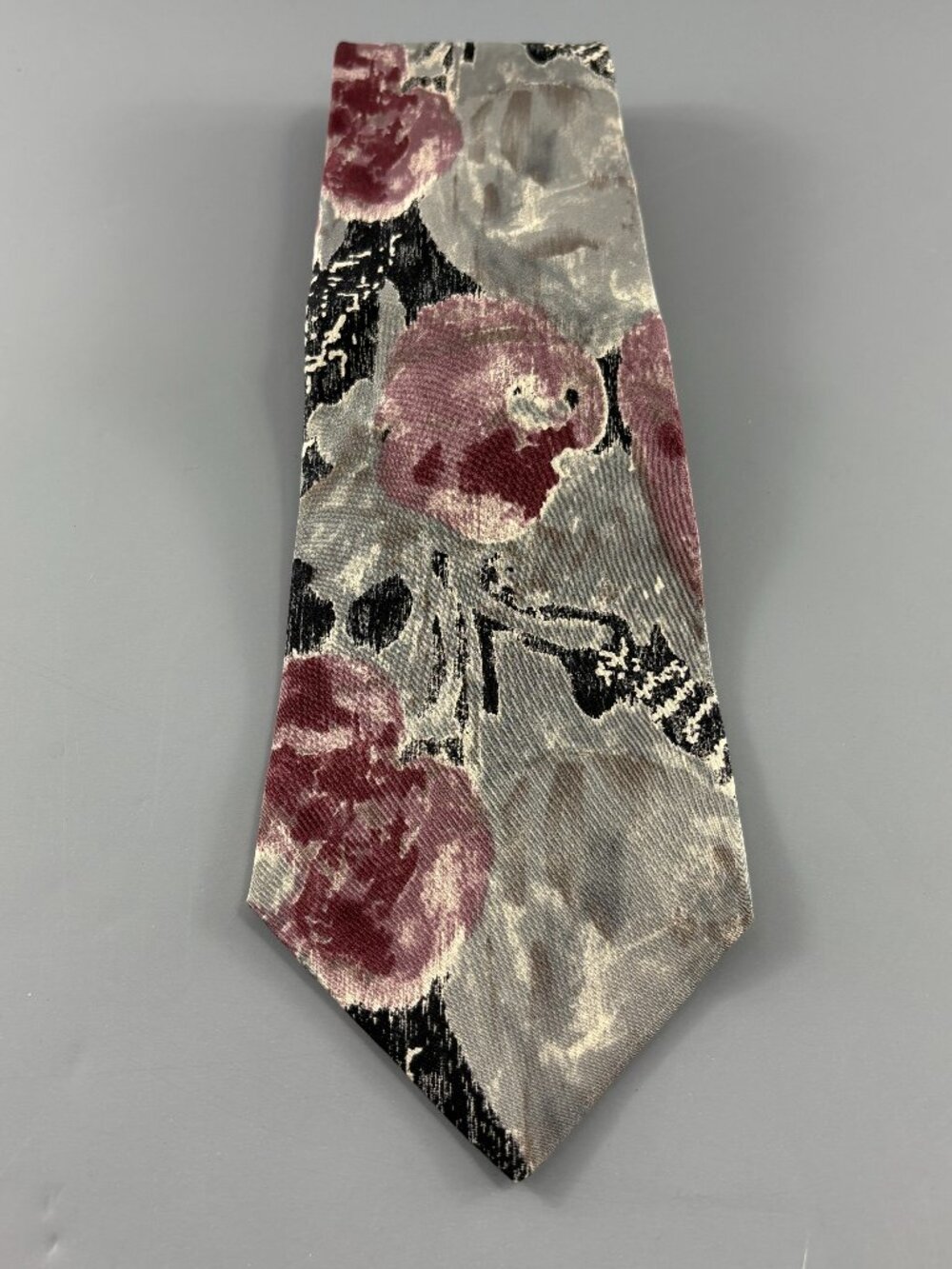 Vintage CC Casuals Gray / Pink Floral Men's Tie 4" x 59"